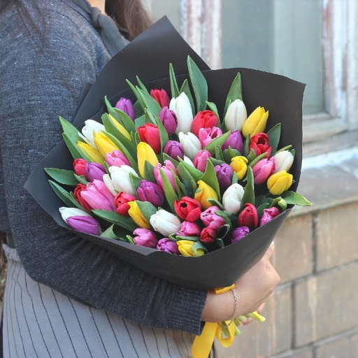Фото Букет из 55 разноцветных тюльпанов