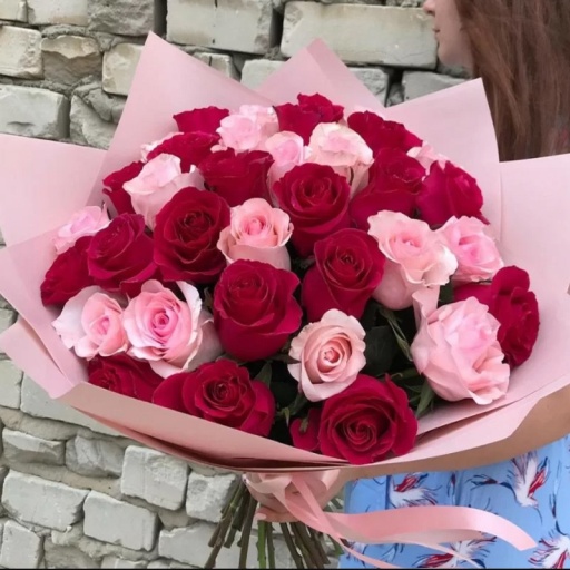Букет из 39 красивых голландских красных и розовых роз